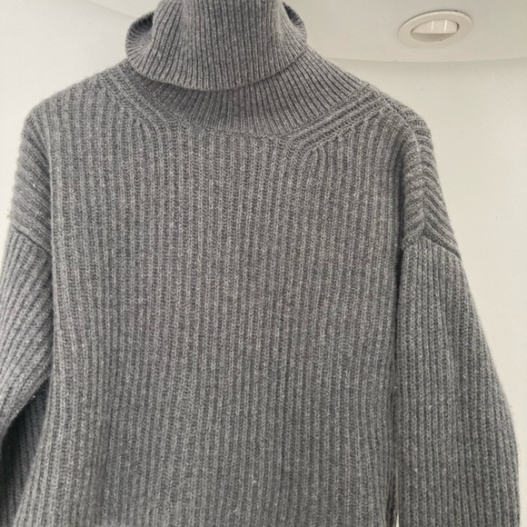 H&M | Gray Wool/Cashmere Turtleneck Sweater - Picture 2 of 8
